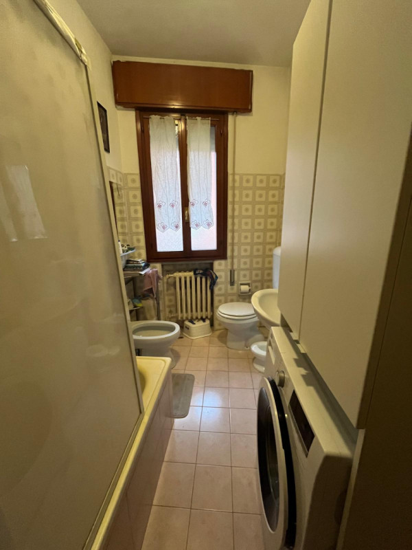 ARCELLA-SAN BELLINO

Proponiamo in vendita un appartamento posto al primo piano, di una palazzina...