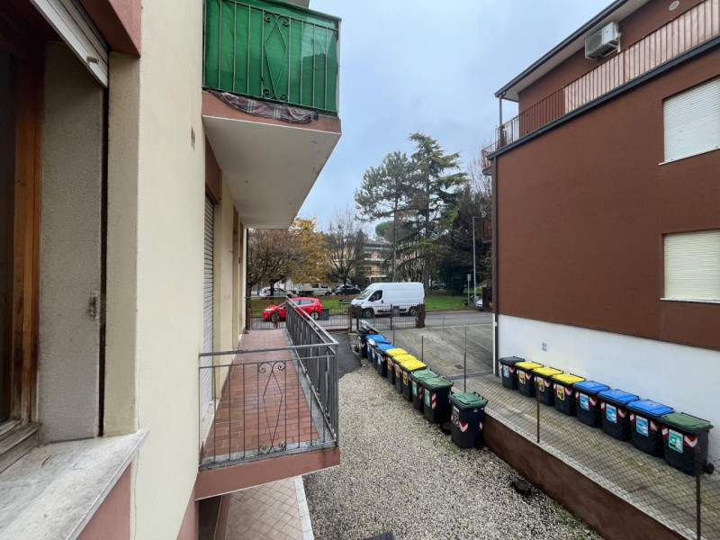 ARCELLA-SAN BELLINO

Proponiamo in vendita un appartamento posto al primo piano, di una palazzina...