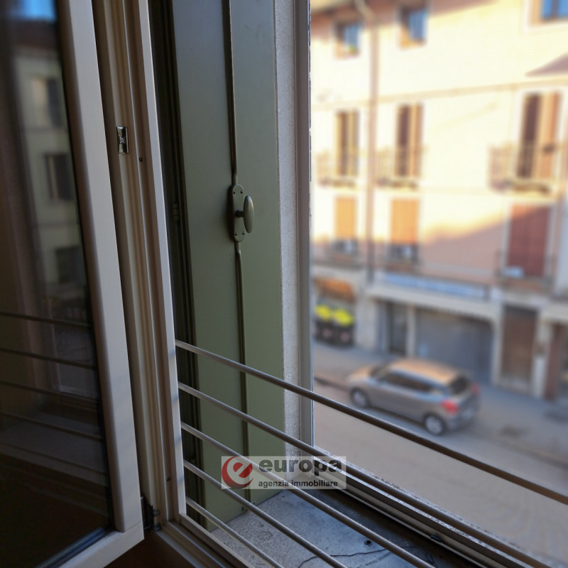 VICENZA, adiacenze Porta Padova, a poche centinaia di metri da Ponte degli Angeli, al 2° (secondo...