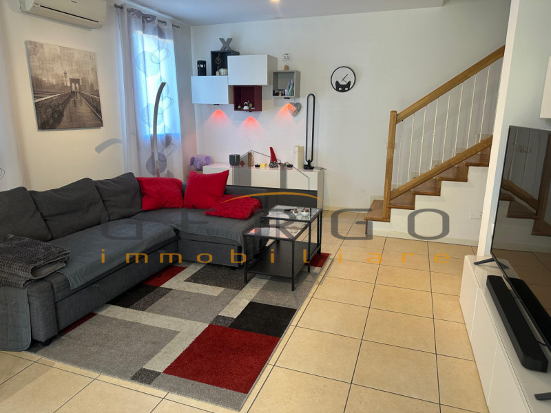 (Per INFO Cristina 3389226442) Recente villetta con giardino e taverna in zona verde e silenziosa...