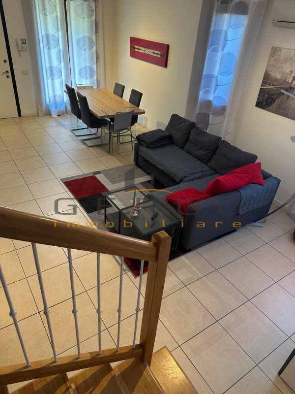 (Per INFO Cristina 3389226442) Recente villetta con giardino e taverna in zona verde e silenziosa...