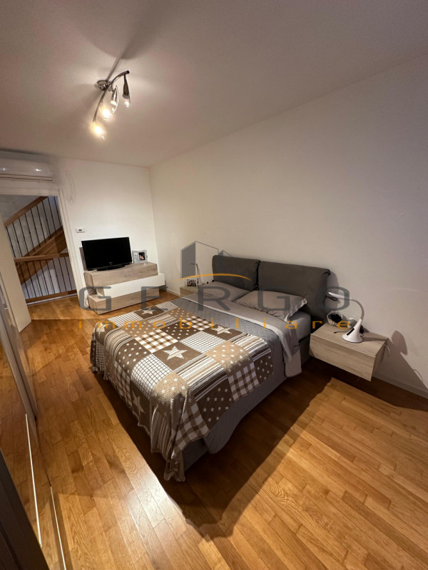 (Per INFO Cristina 3389226442) Recente villetta con giardino e taverna in zona verde e silenziosa...