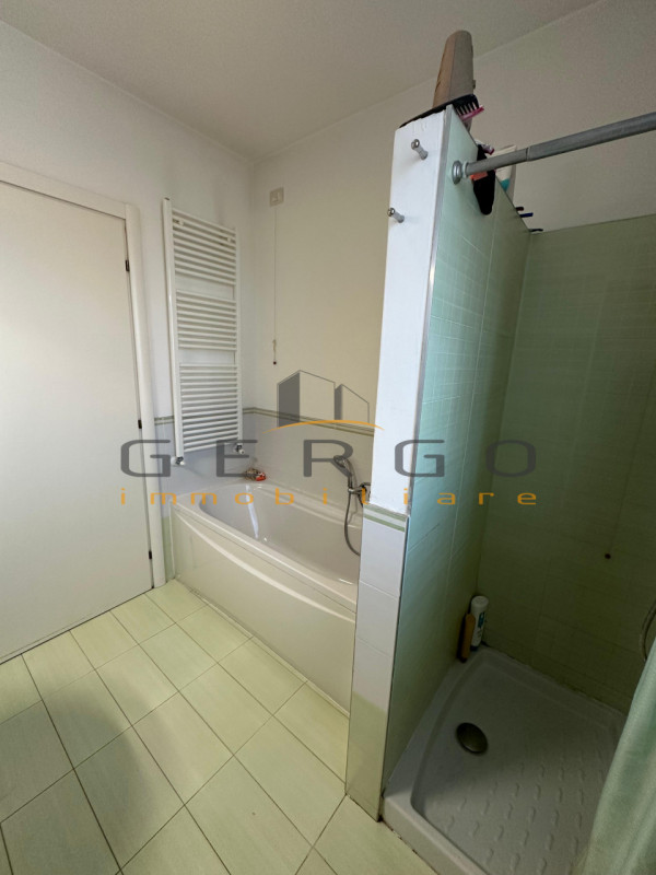 (Per INFO Cristina 3389226442) Recente villetta con giardino e taverna in zona verde e silenziosa...