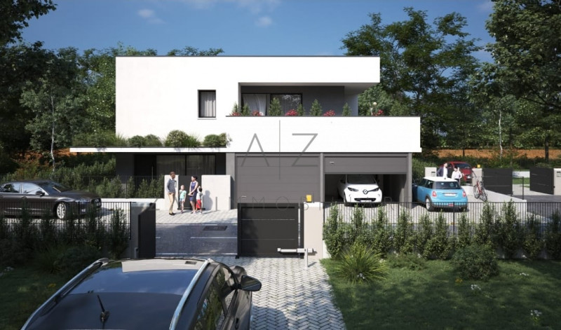 Proponiamo in vendita uno splendido e spazioso appartamento al primo e ultimo piano su una costru...