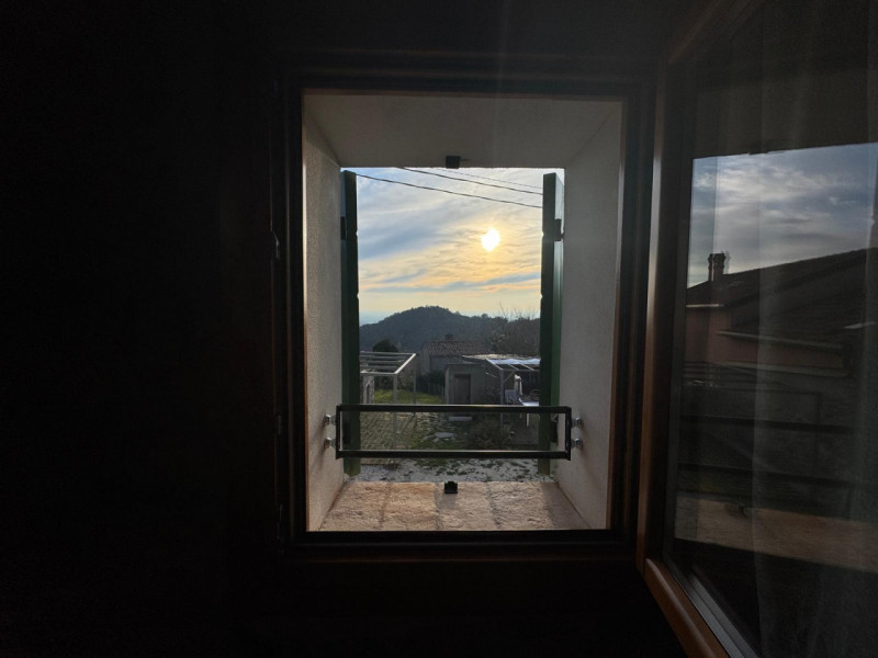 COMPOSIZIONE:
Proponiamo in affitto abitazione a schiera, situata a Baone loc. Calaone, con magaz...