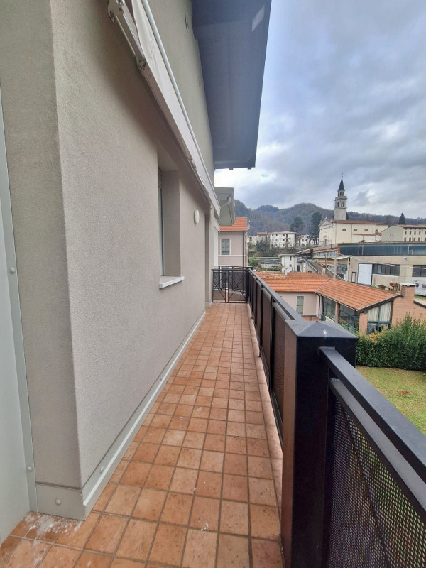 BICAMERE ULTIMO PIANO CON GARAGE DOPPIO IN OTTIMO CONTESTO A TORREBELVICINO - Rif. 8320

In una z...