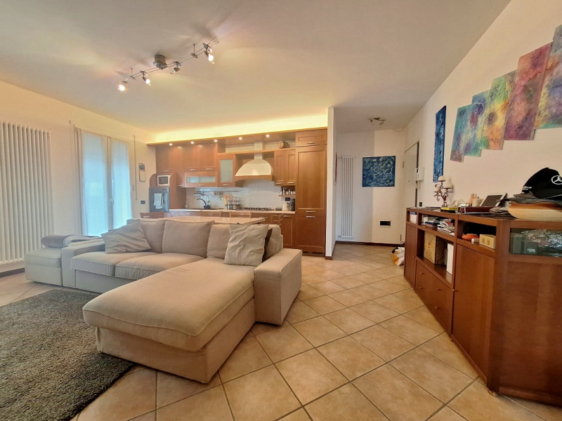 APPARTAMENTO ULTIMO PIANO CON GARAGE DOPPIO IN OTTIMO CONTESTO A TORREBELVICINO - Rif. 8320

In u...