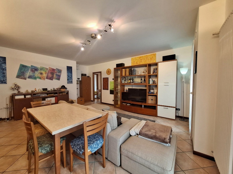 APPARTAMENTO ULTIMO PIANO CON GARAGE DOPPIO IN OTTIMO CONTESTO A TORREBELVICINO - Rif. 8320

In u...