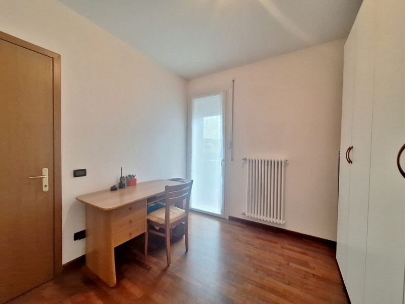 BICAMERE ULTIMO PIANO CON GARAGE DOPPIO IN OTTIMO CONTESTO A TORREBELVICINO - Rif. 8320

In una z...