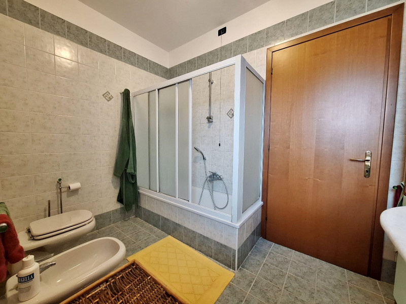 BICAMERE ULTIMO PIANO CON GARAGE DOPPIO IN OTTIMO CONTESTO A TORREBELVICINO - Rif. 8320

In una z...