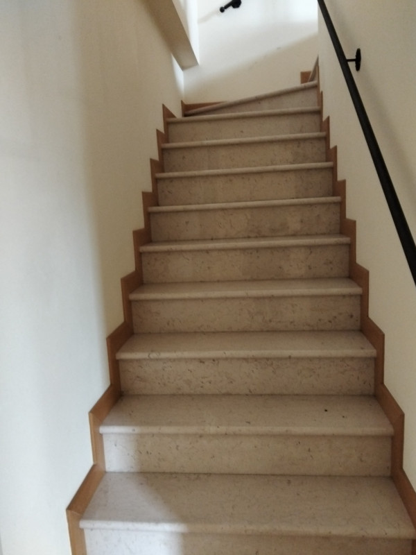 PADOVA ZON ARCELLA, VICINO A TUTTI I SERVIZI,
Elegante ed importante casa singola accostata solo ...