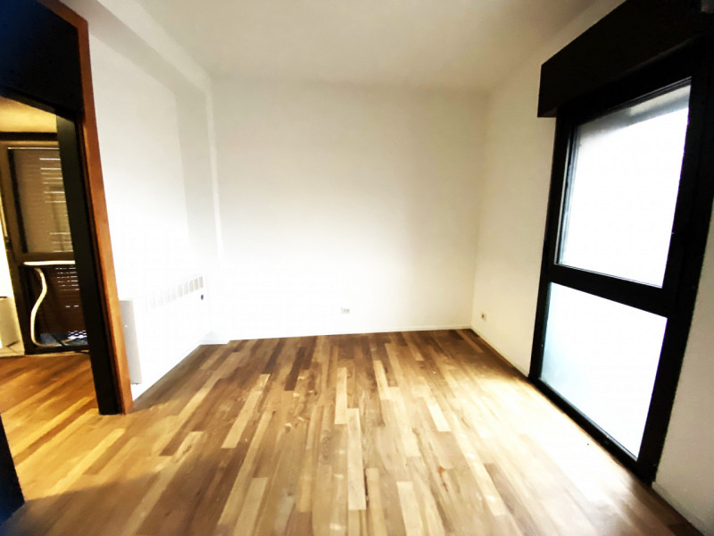 Scopri questo elegante appartamento trilocale nel prestigioso quartiere di Viale Milano, a Vicenz...