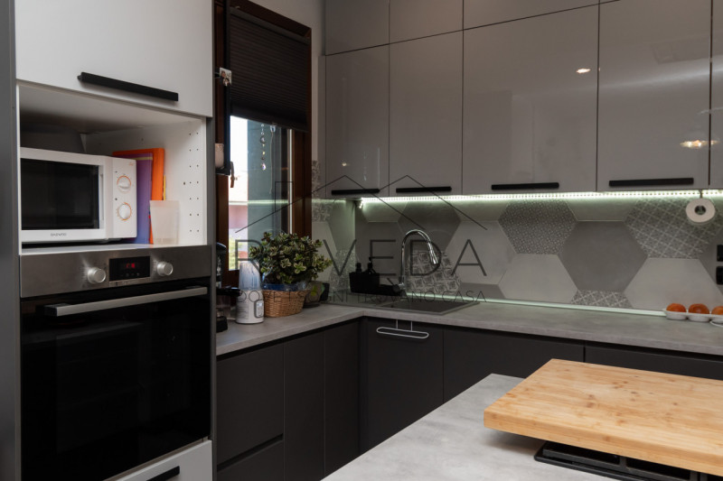 ISTRANA

RIFERIMENTO: IS4

L'agenzia immobiliare Roveda ha il piacere di proporvi in una tranquil...