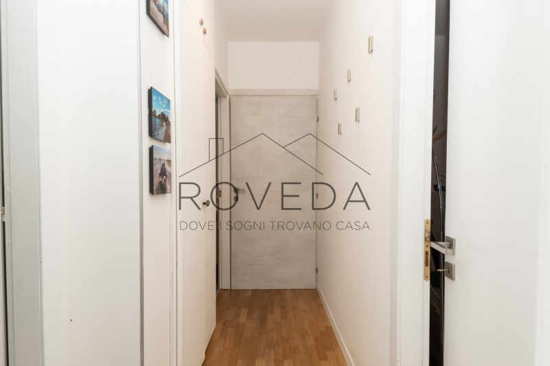 ISTRANA

RIFERIMENTO: IS4

L'agenzia immobiliare Roveda ha il piacere di proporvi in una tranquil...