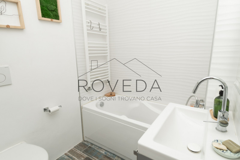 ISTRANA

RIFERIMENTO: IS4

L'agenzia immobiliare Roveda ha il piacere di proporvi in una tranquil...