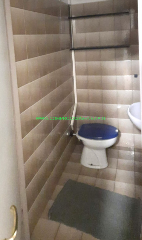 Scopri questa eccezionale opportunità commerciale a Casale sul Sile. Questo spazioso negozio di 4...