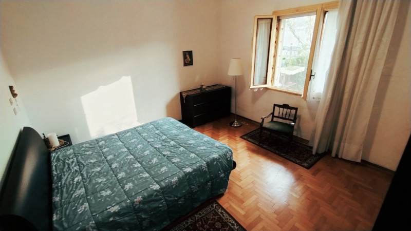 In posizione centrale e comoda a tutti i principali servizi del quartiere, proponiamo in vendita ...