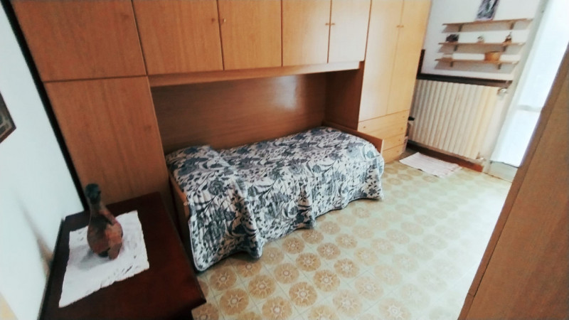 In posizione centrale e comoda a tutti i principali servizi del quartiere, proponiamo in vendita ...