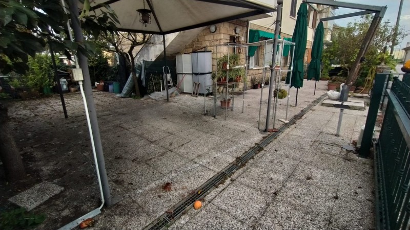 In posizione centrale e comoda a tutti i principali servizi del quartiere, proponiamo in vendita ...