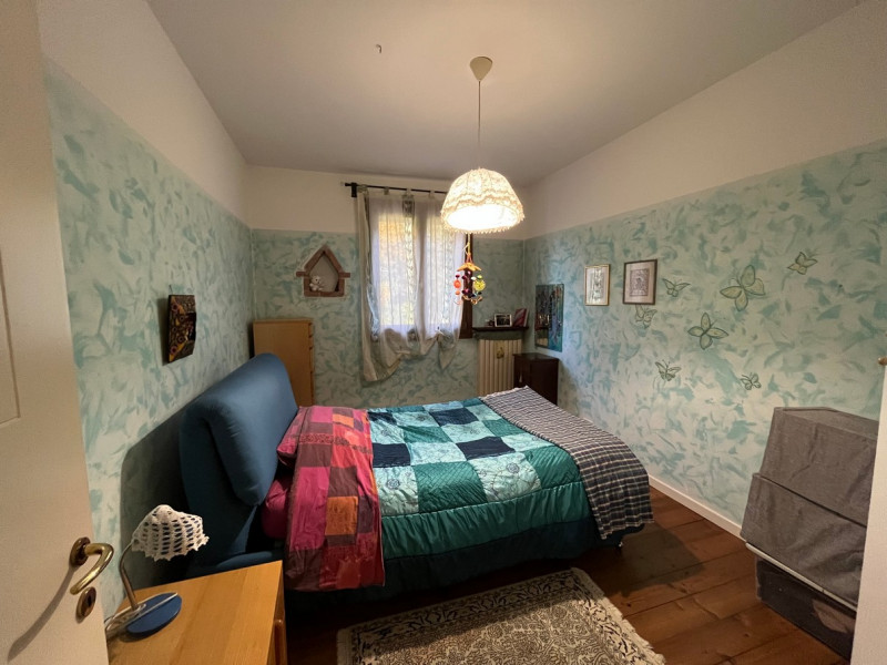 Nel cuore della suggestiva località collinare tra le più ambite di Vicenza, presentiamo un esclus...