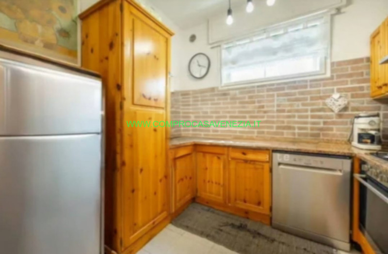 Proponiamo in vendita  bifamiliare situata a  Casale sul Sile. Con una superficie totale di circa...