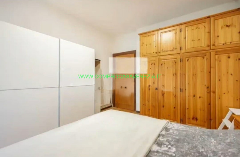 Proponiamo in vendita  bifamiliare situata a  Casale sul Sile. Con una superficie totale di circa...