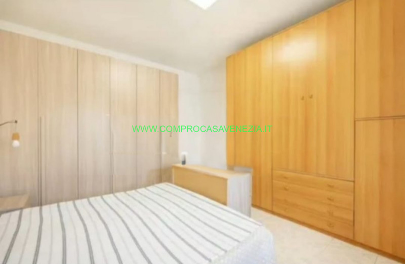 Proponiamo in vendita  bifamiliare situata a  Casale sul Sile. Con una superficie totale di circa...