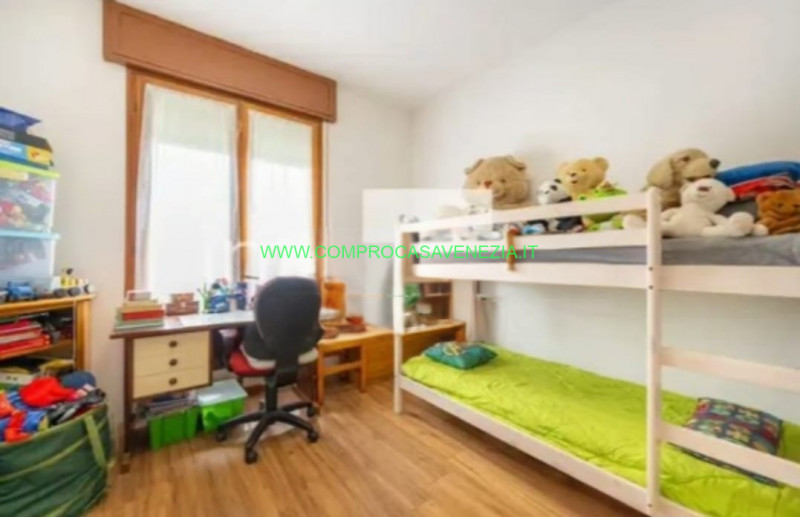 Proponiamo in vendita  bifamiliare situata a  Casale sul Sile. Con una superficie totale di circa...