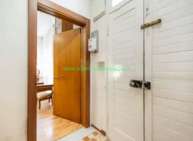 Proponiamo in vendita  bifamiliare situata a  Casale sul Sile. Con una superficie totale di circa...