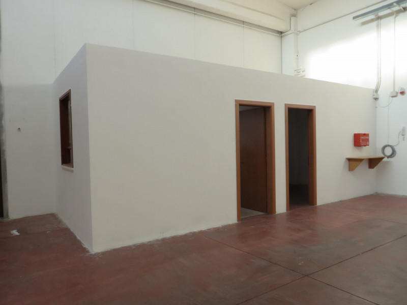 SCHIO - Z.I: CAPANNONE INDUSTRIALE di mq 1.000 circa H 6,00 mt con impianti, con terreno esterno ...