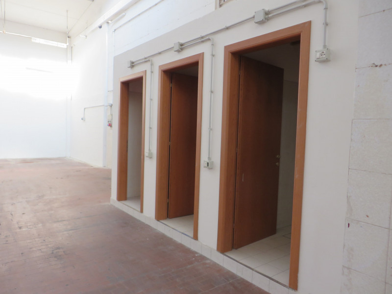 SCHIO - Z.I: CAPANNONE INDUSTRIALE di mq 1.000 circa H 6,00 mt con impianti, con terreno esterno ...