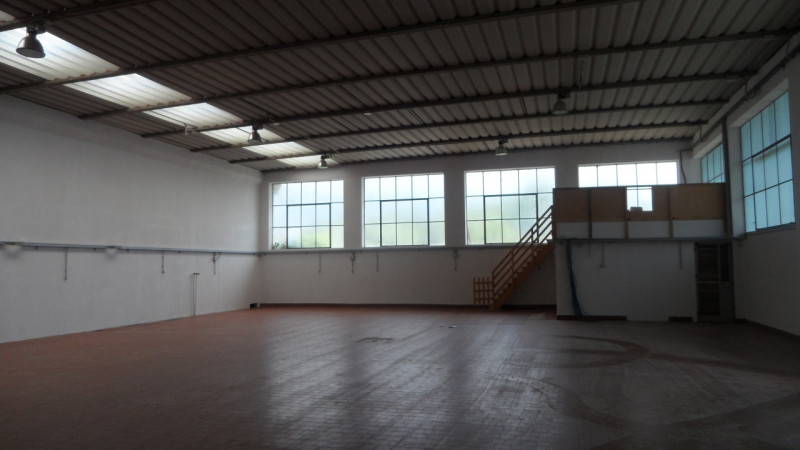 SCHIO - Z.I: CAPANNONE INDUSTRIALE di mq 1.000 circa H 6,00 mt con impianti, con terreno esterno ...