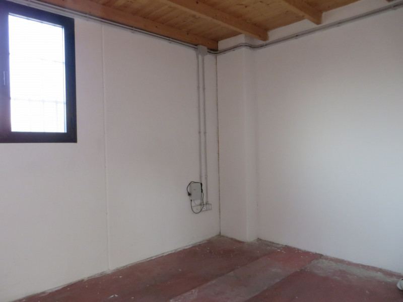 SCHIO - Z.I: CAPANNONE INDUSTRIALE di mq 1.000 circa H 6,00 mt con impianti, con terreno esterno ...