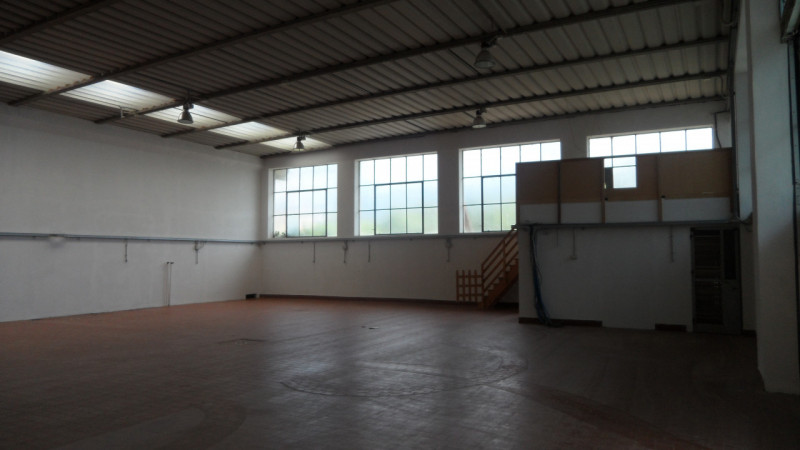 SCHIO - Z.I: CAPANNONE INDUSTRIALE di mq 1.000 circa H 6,00 mt con impianti, con terreno esterno ...