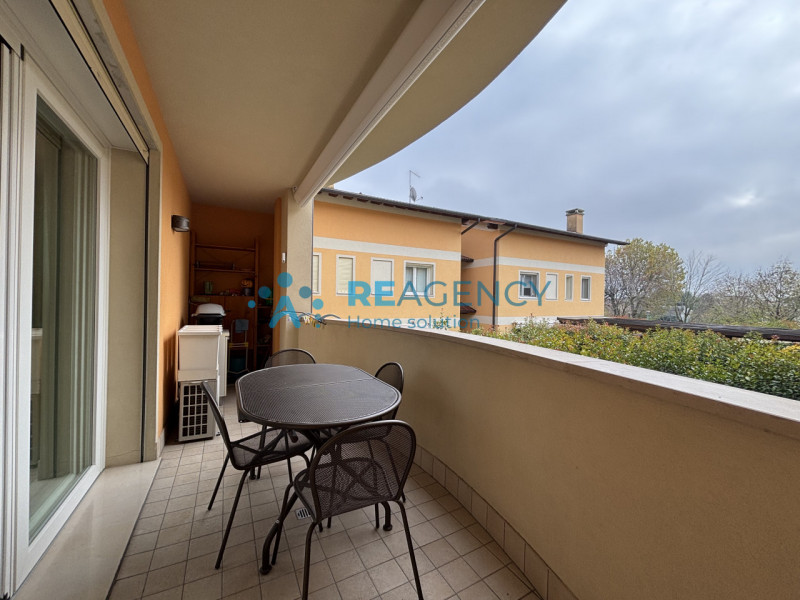 Situato in una tranquilla strada privata chiusa a Caldogno, proponiamo in vendita un elegante app...