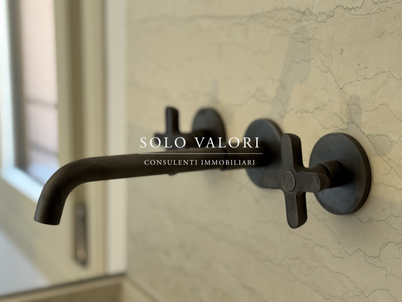 Rif.BA321 (per info 393 9878704 Daniel)

Proponiamo in vendita una residenza unica nel suo genere...