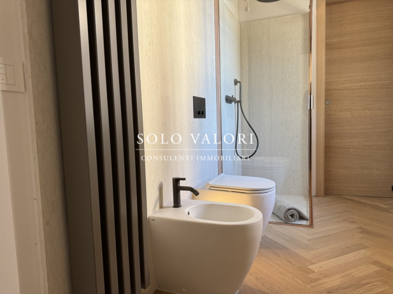 Rif.BA321 (per info 393 9878704 Daniel)

Proponiamo in vendita una residenza unica nel suo genere...