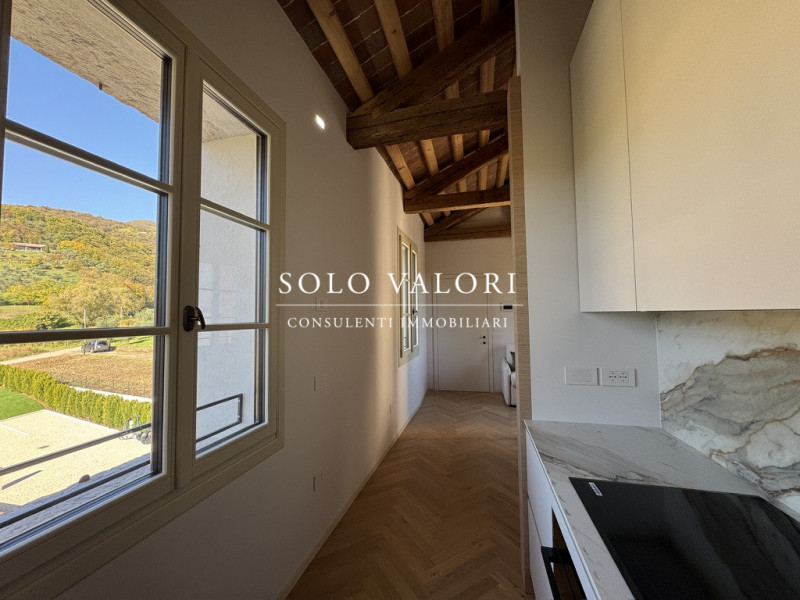 Rif.BA321 (per info 393 9878704 Daniel)

Proponiamo in vendita una residenza unica nel suo genere...