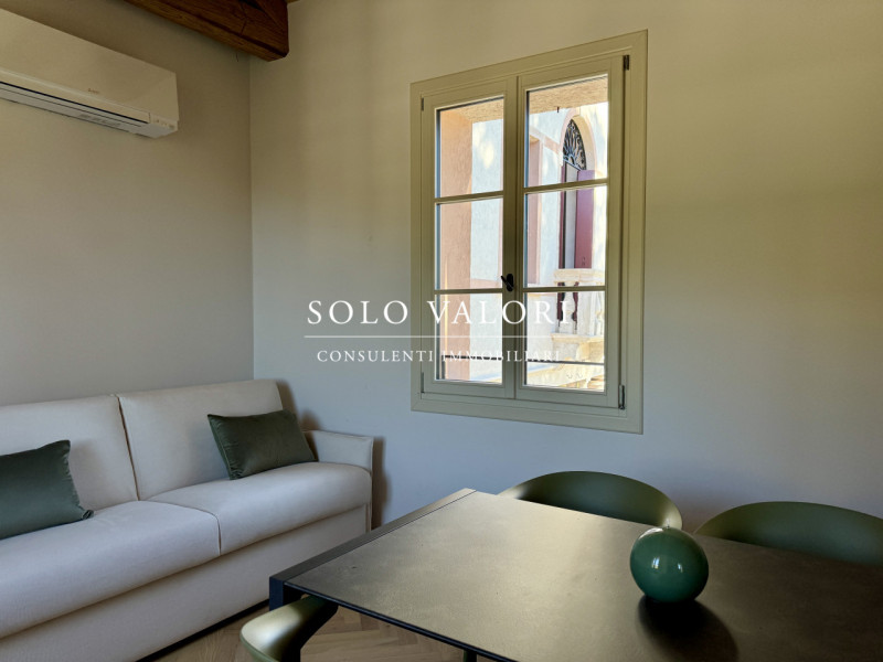 Rif.BA321 (per info 393 9878704 Daniel)

Proponiamo in vendita una residenza unica nel suo genere...