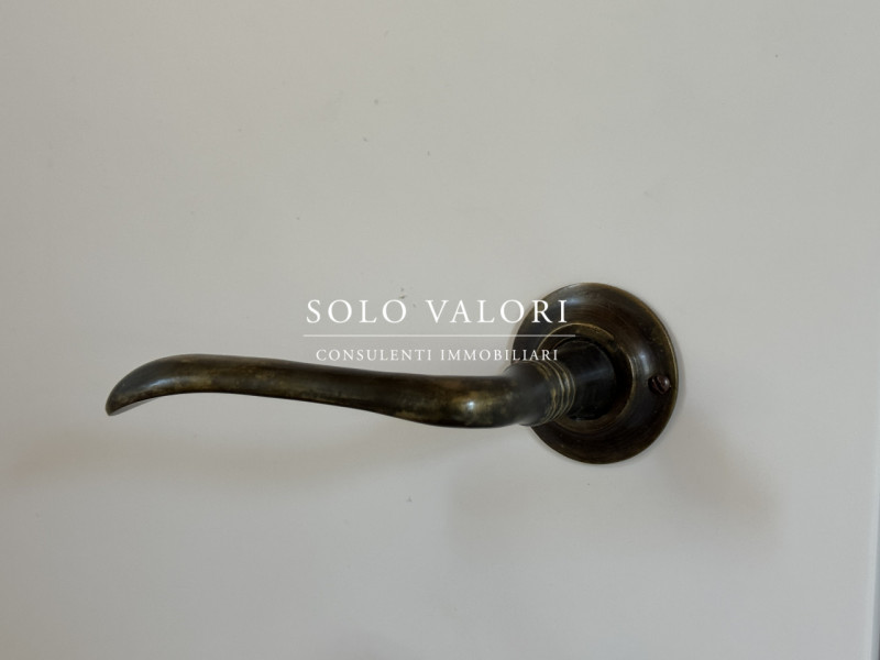 Rif.BA321 (per info 393 9878704 Daniel)

Proponiamo in vendita una residenza unica nel suo genere...