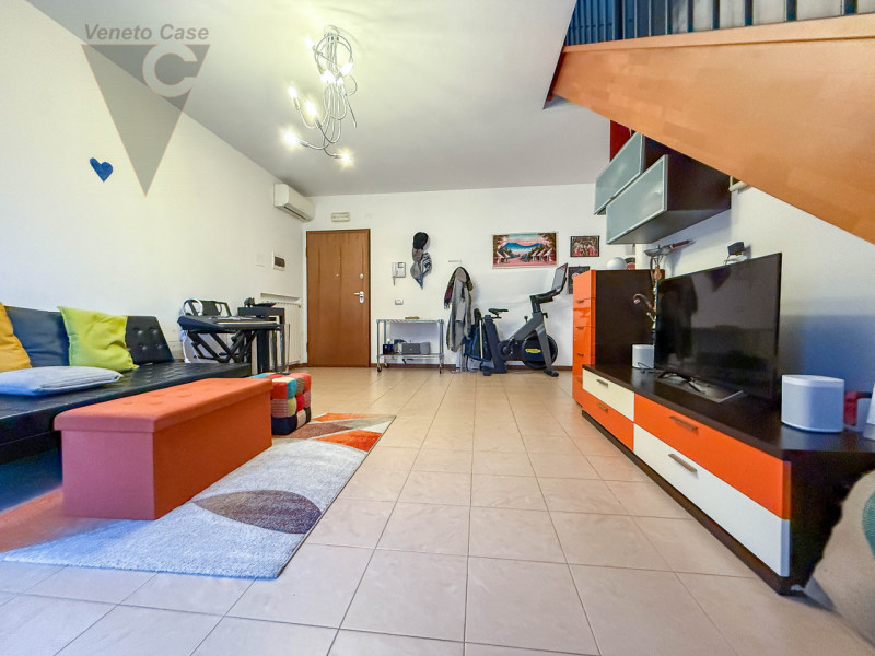 OLTREBRENTA - DUPLEX 2 CAMERE
In tranquilla zona residenziale, esclusa dal traffico cittadino, pr...