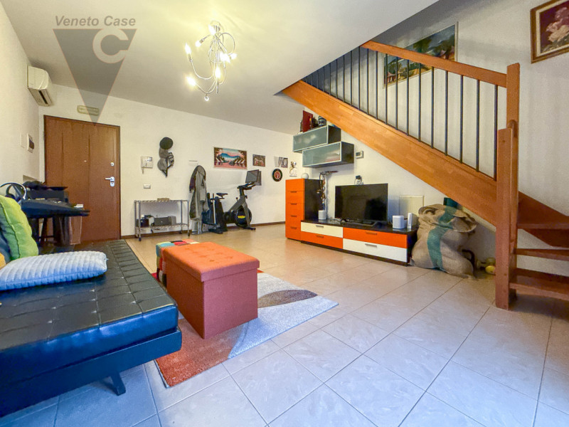 OLTREBRENTA - DUPLEX 2 CAMERE
In tranquilla zona residenziale, esclusa dal traffico cittadino, pr...