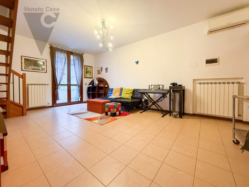 OLTREBRENTA - DUPLEX 2 CAMERE
In tranquilla zona residenziale, esclusa dal traffico cittadino, pr...