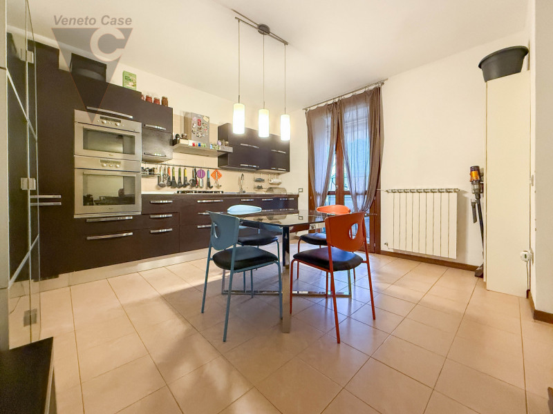 OLTREBRENTA - DUPLEX 2 CAMERE
In tranquilla zona residenziale, esclusa dal traffico cittadino, pr...