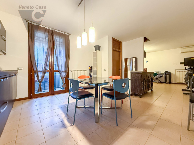 OLTREBRENTA - DUPLEX 2 CAMERE
In tranquilla zona residenziale, esclusa dal traffico cittadino, pr...