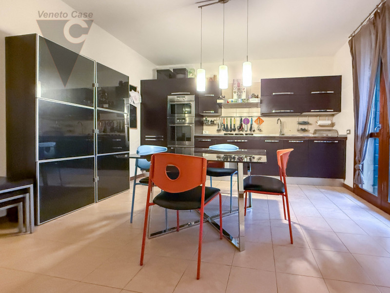 OLTREBRENTA - DUPLEX 2 CAMERE
In tranquilla zona residenziale, esclusa dal traffico cittadino, pr...