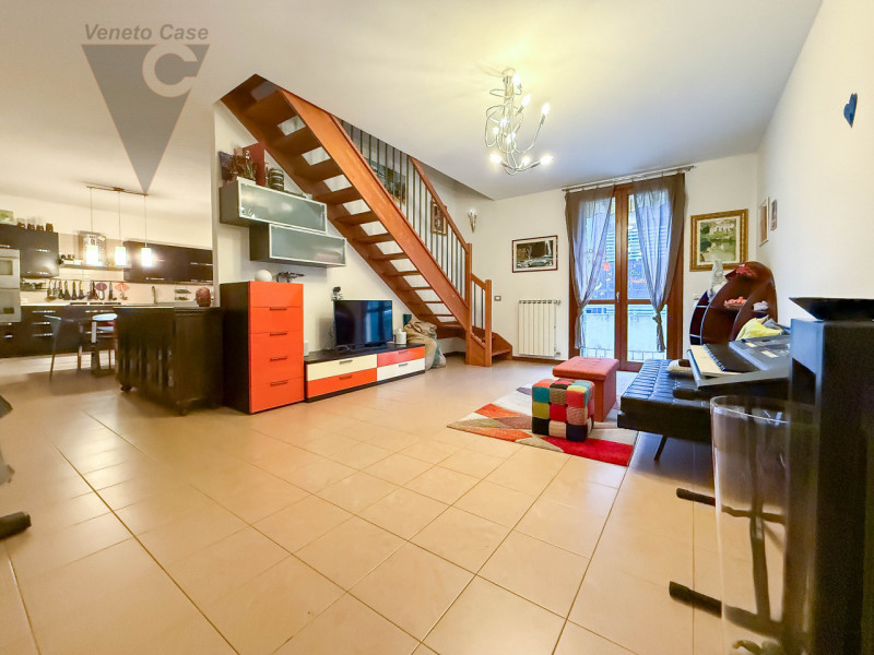 OLTREBRENTA - DUPLEX 2 CAMERE
In tranquilla zona residenziale, esclusa dal traffico cittadino, pr...