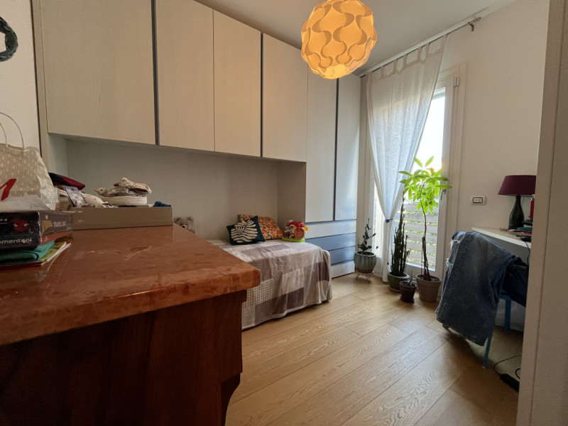 Scoprite il vostro nuovo rifugio nella tranquilla e sicura zona di Saviabona a Vicenza! Questo sp...