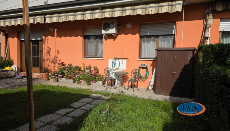 TEOLO - BRESSEO (PD) -  Appartamento tricamere con ingresso indipendente e giardino privato front...