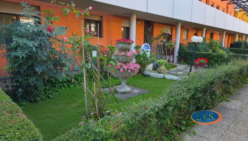 TEOLO - BRESSEO (PD) -  Appartamento tricamere con ingresso indipendente e giardino privato front...